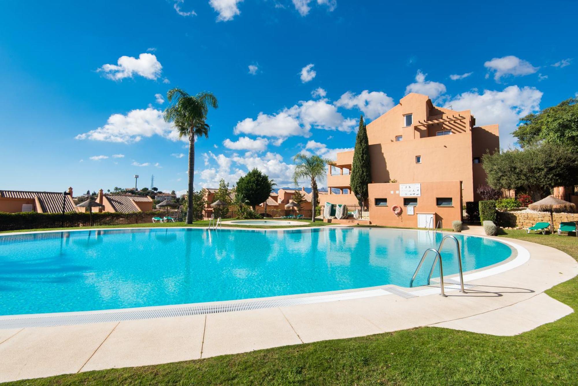 Rentandhomes Penthouse Elviria Golf Marbella Kültér fotó